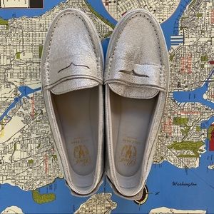 COLE HAAN Nantucket Loafer SILVER size 8